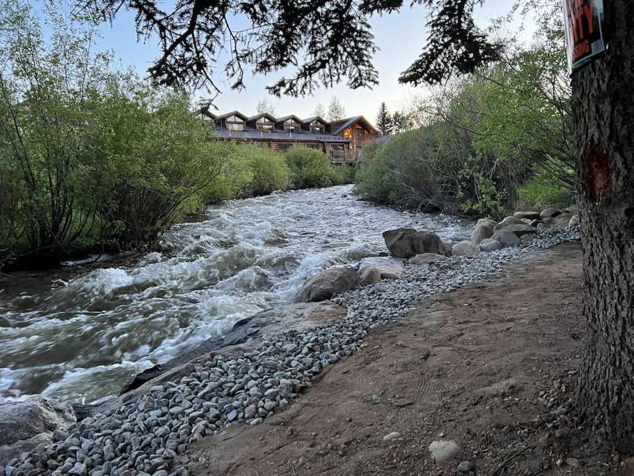 Thorpe On The Water. Creekside Nederland Cabin. Екстер'єр фото