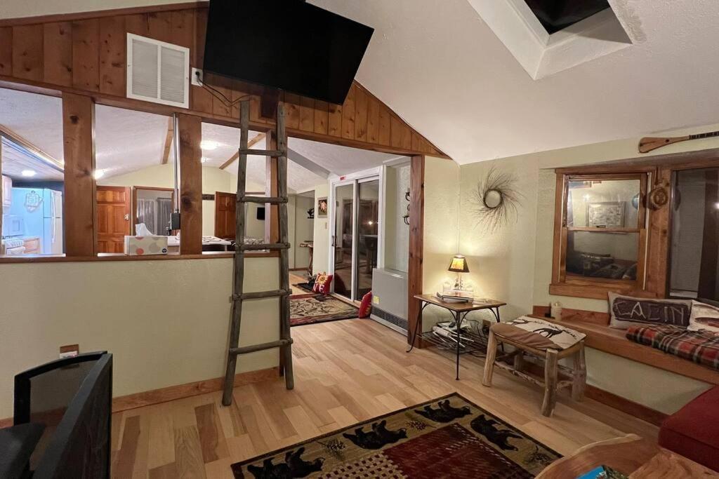 Thorpe On The Water. Creekside Nederland Cabin. Екстер'єр фото
