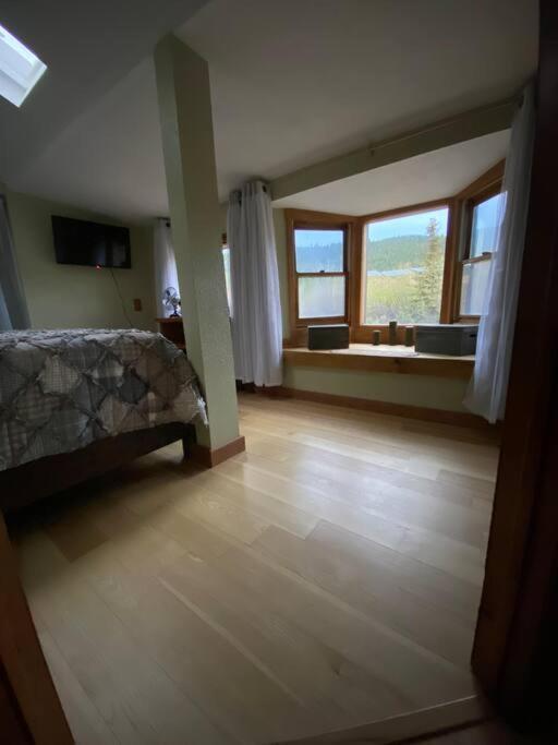 Thorpe On The Water. Creekside Nederland Cabin. Екстер'єр фото