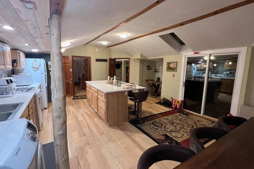 Thorpe On The Water. Creekside Nederland Cabin. Екстер'єр фото