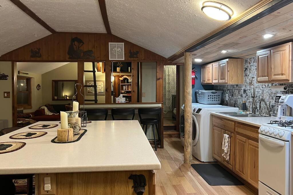 Thorpe On The Water. Creekside Nederland Cabin. Екстер'єр фото