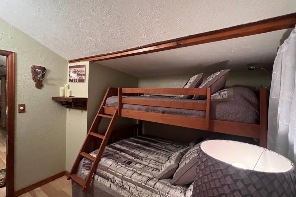 Thorpe On The Water. Creekside Nederland Cabin. Екстер'єр фото